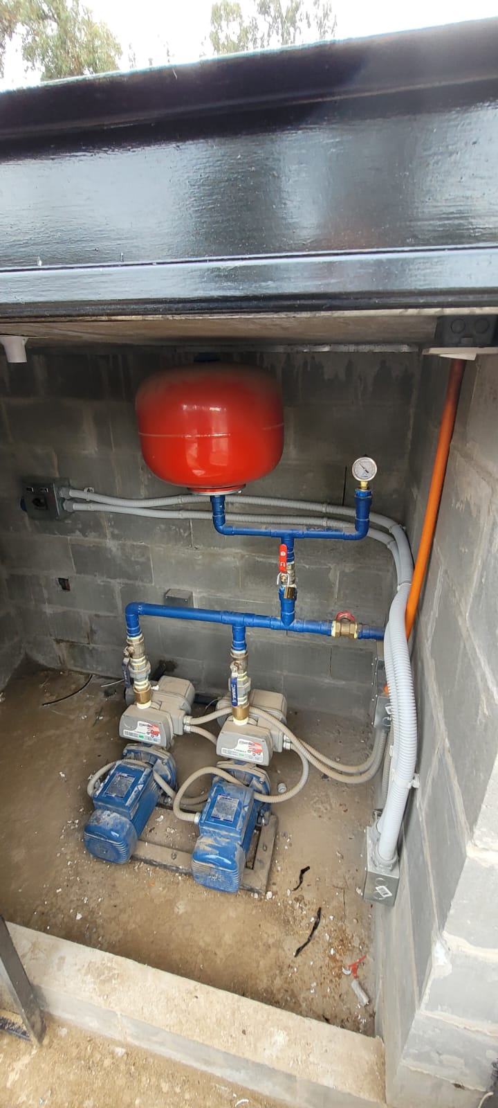 Montaje de redes matrices sanitarias